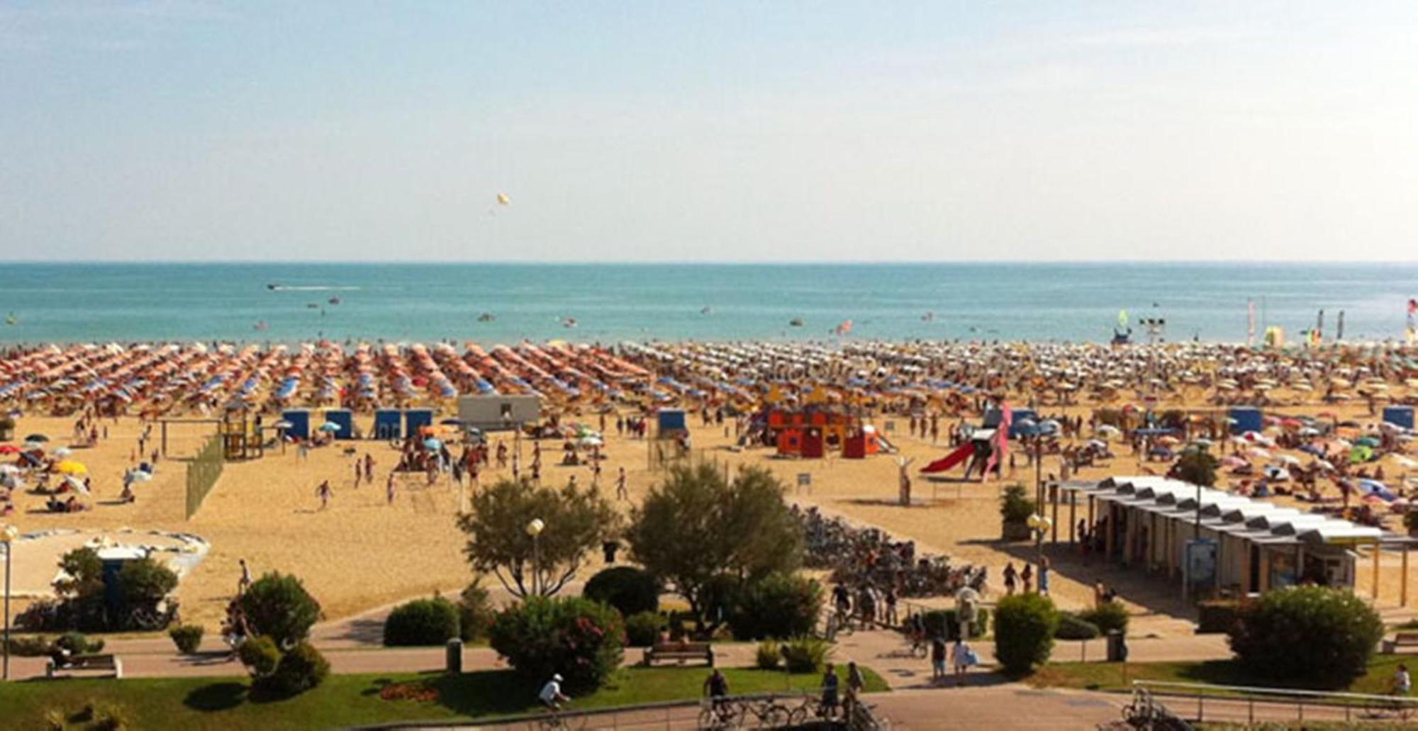 Enjoy Your Holidays From Our Magnificent Terrace Apartment Bibione Exterior foto