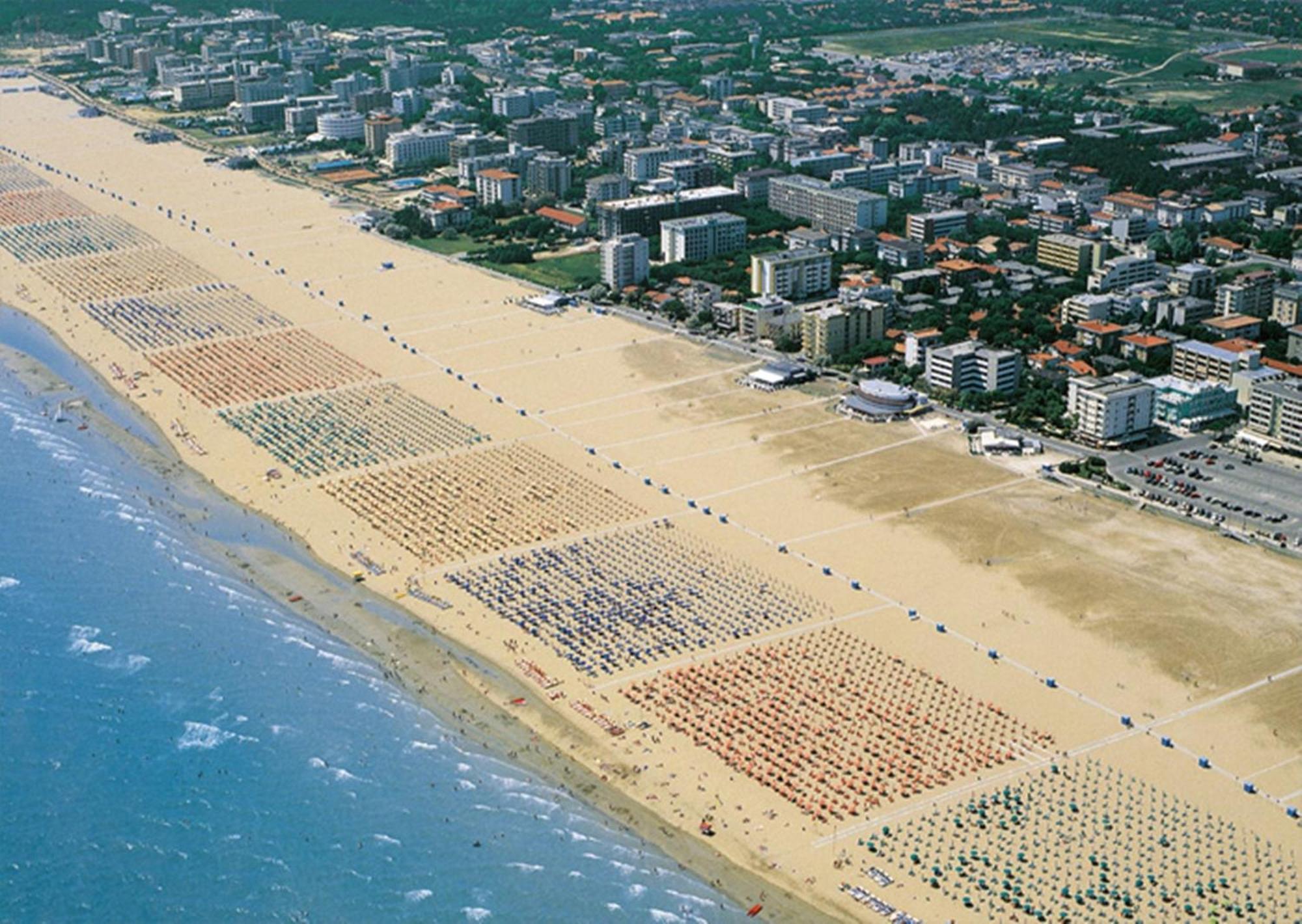 Enjoy Your Holidays From Our Magnificent Terrace Apartment Bibione Exterior foto